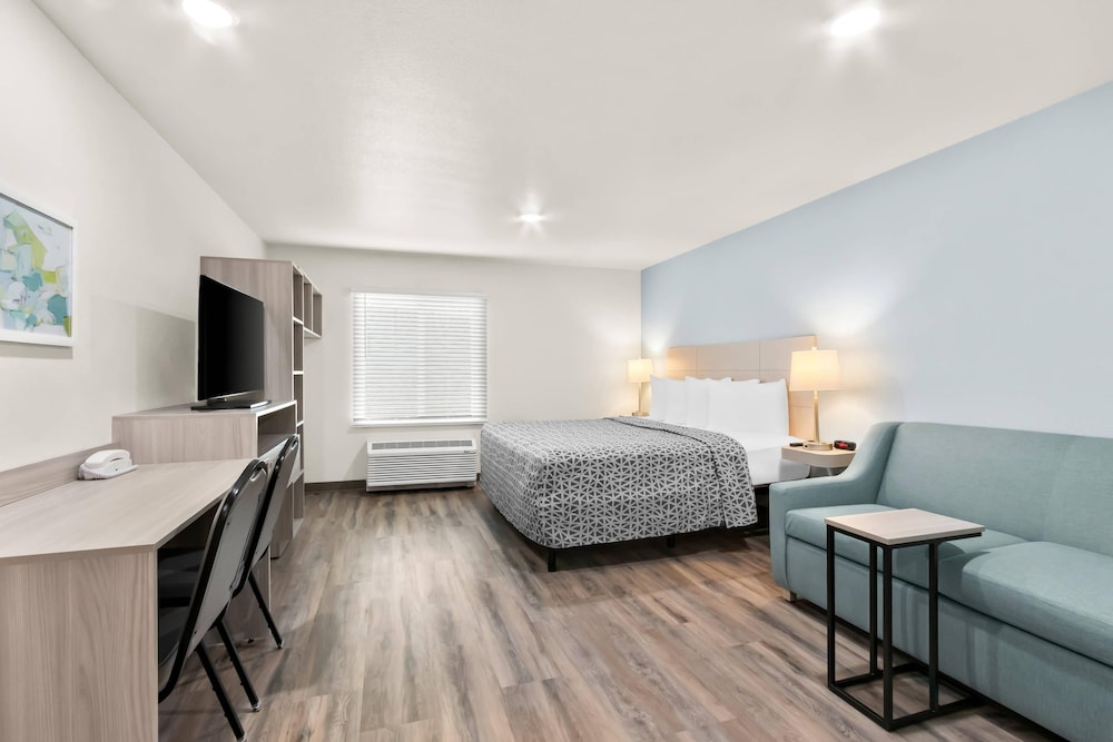 WoodSpring Suites Chandler Phoenix Medical Center 13/31