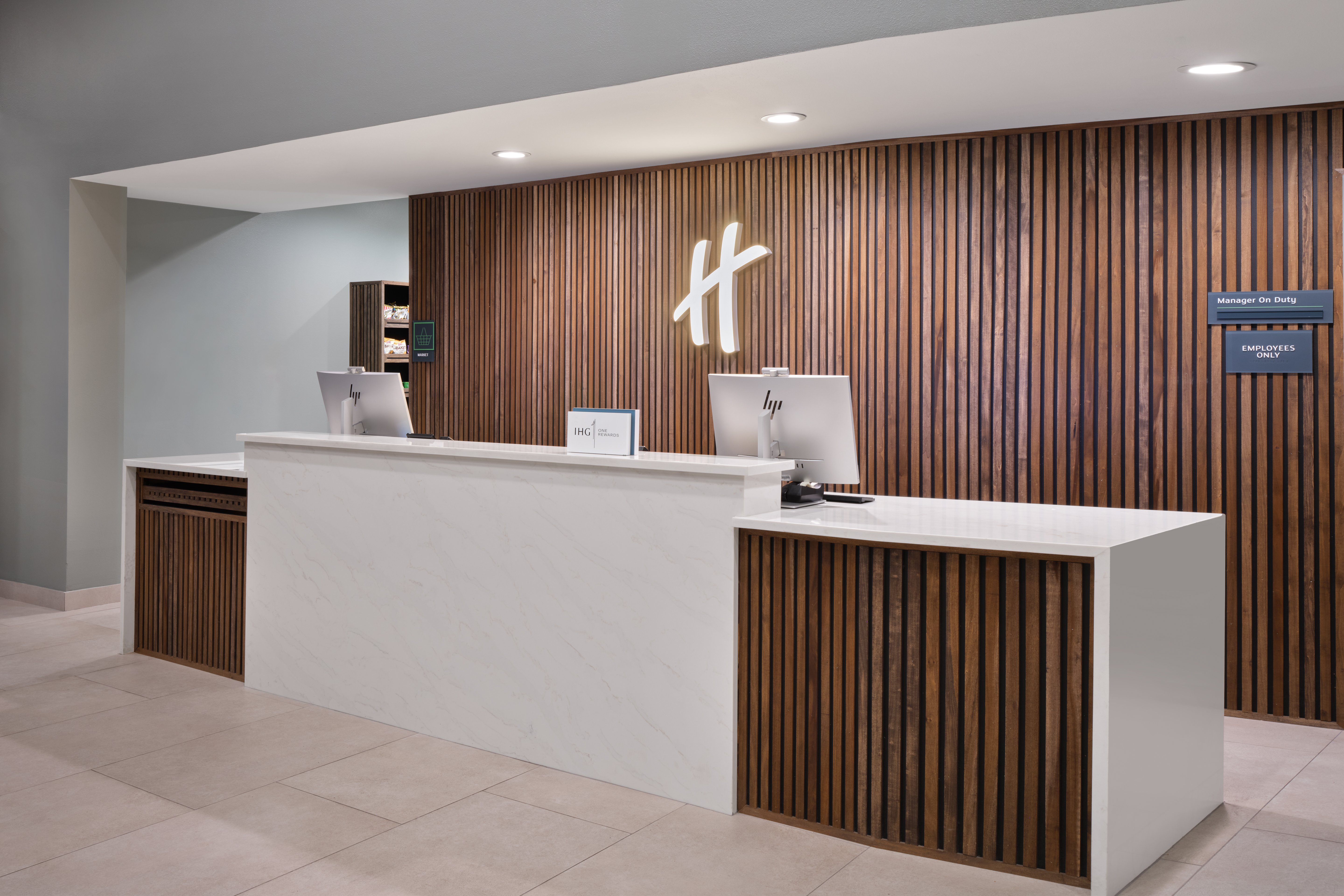Holiday Inn Gonzales 8/50
