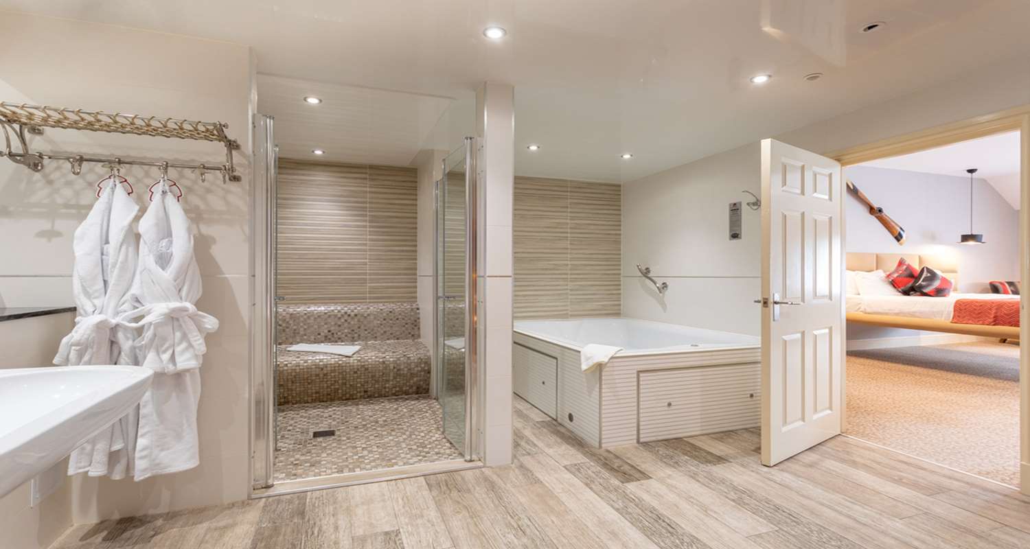 Suite, King Bed, 2 Murphy Beds