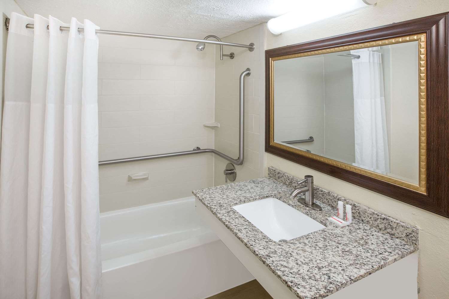 Days Inn By Wyndham Little Rock/Medical Center 7/8