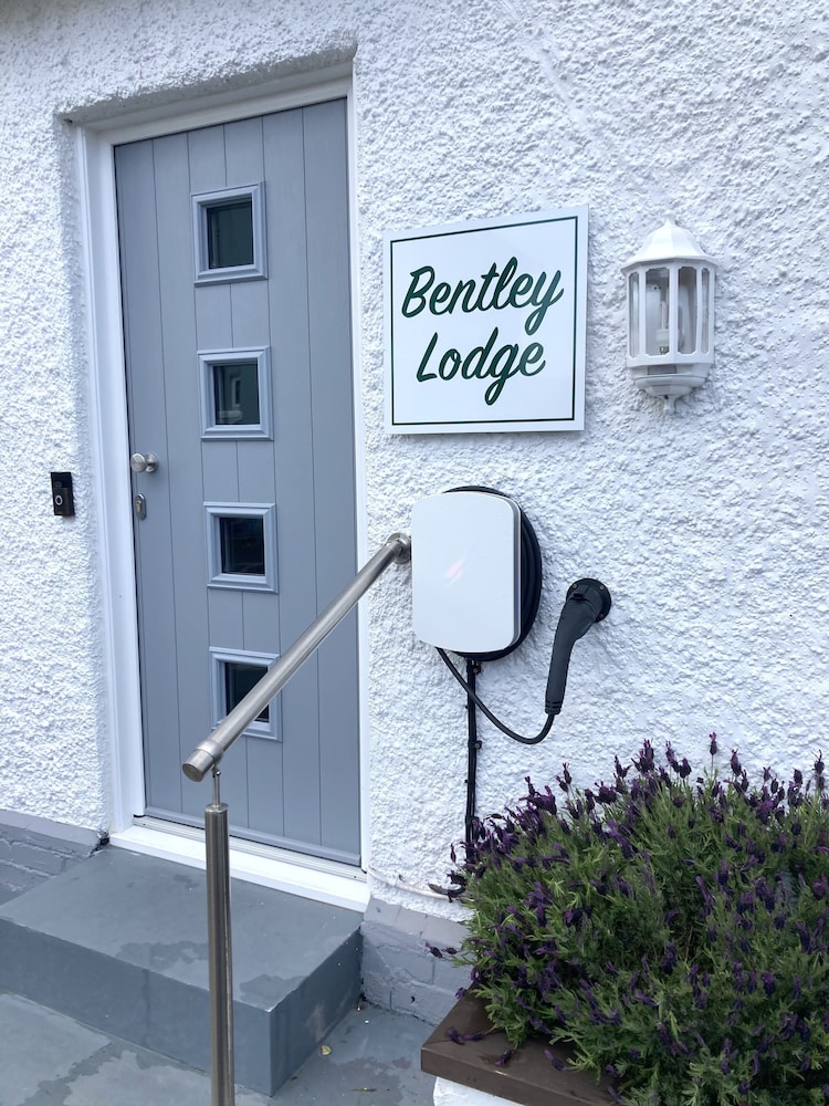 Bentley Lodge 3/50