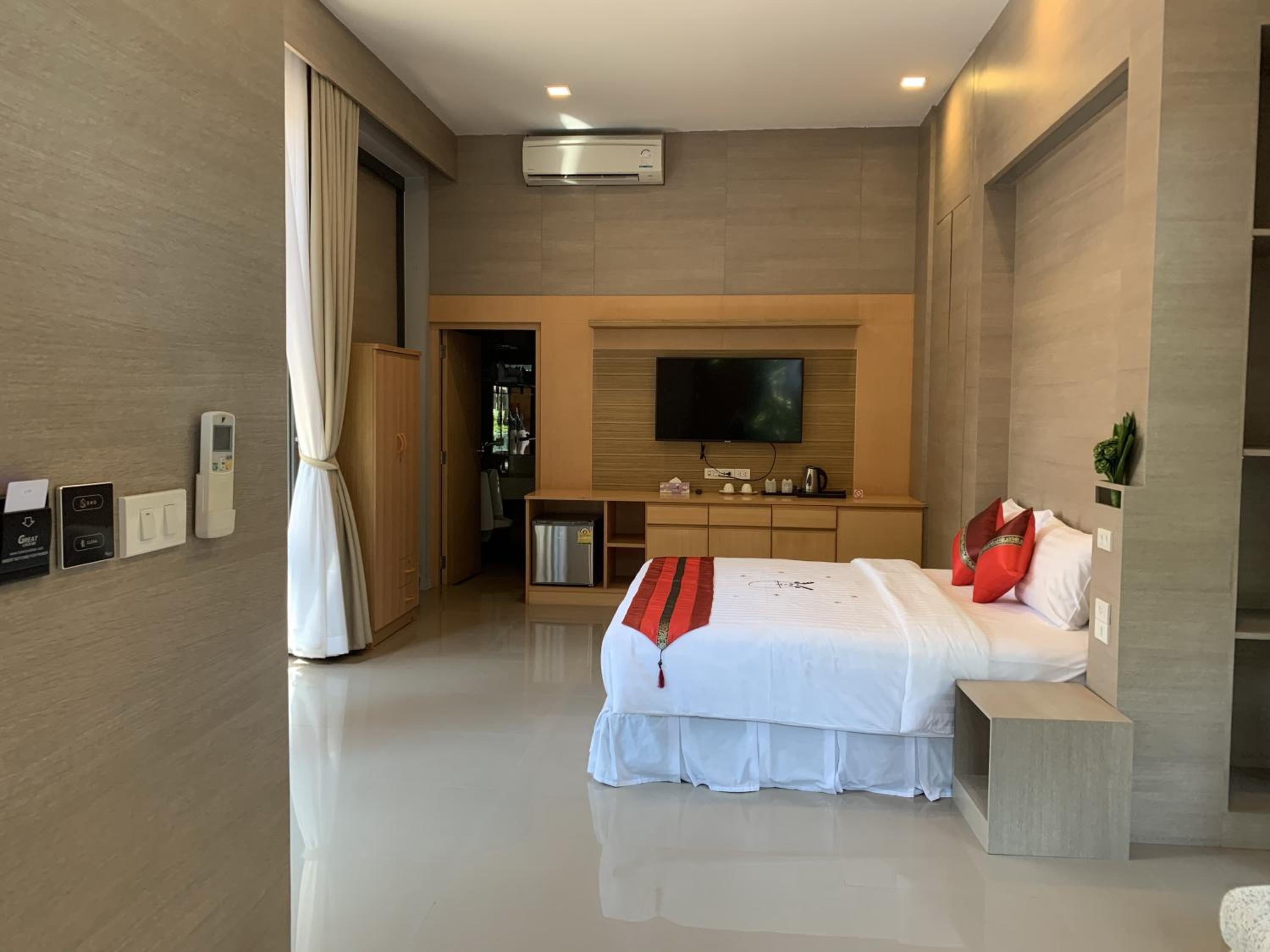 Deluxe, Double Bed, Pool Access