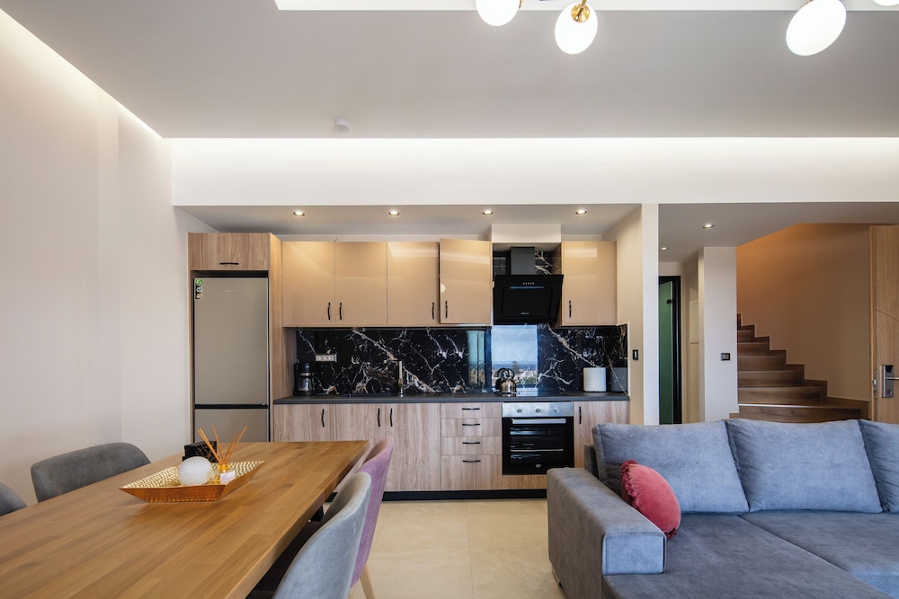 Sapphire Horizon Suites 20/94