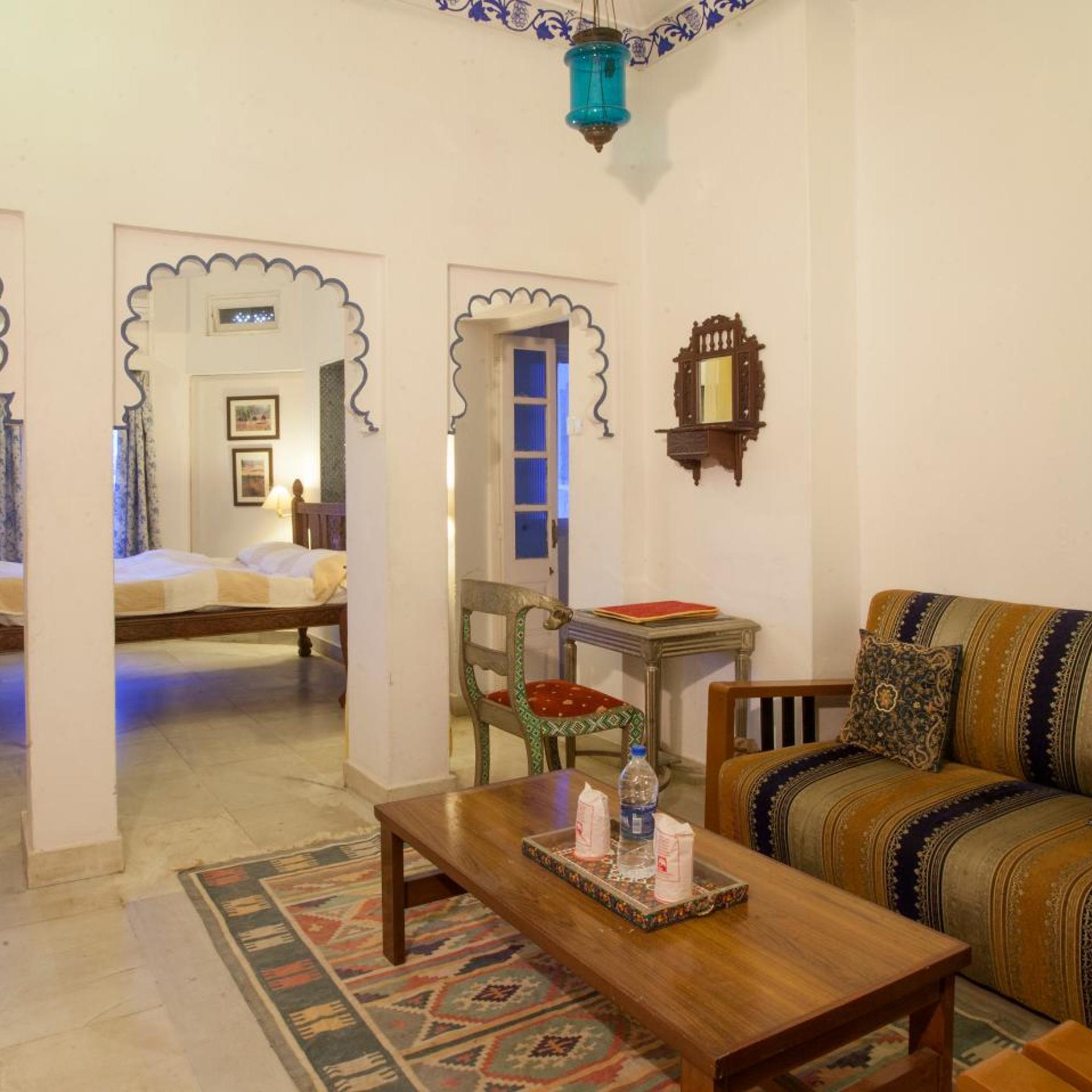 Lake Pichola Hotel 18/25