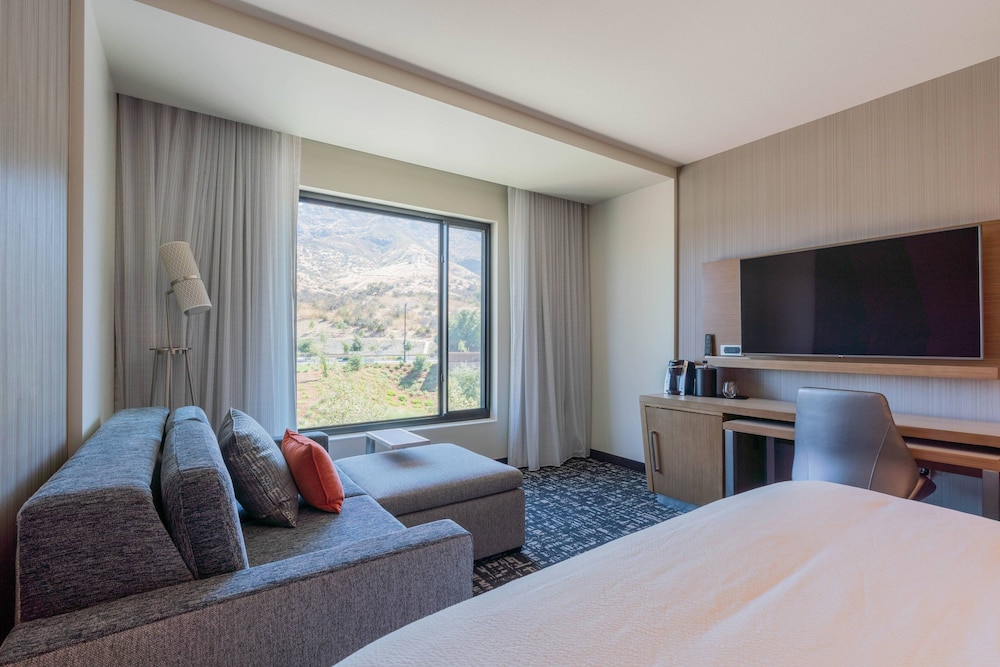 Courtyard by Marriott Thousand Oaks Agoura Hills 16/53