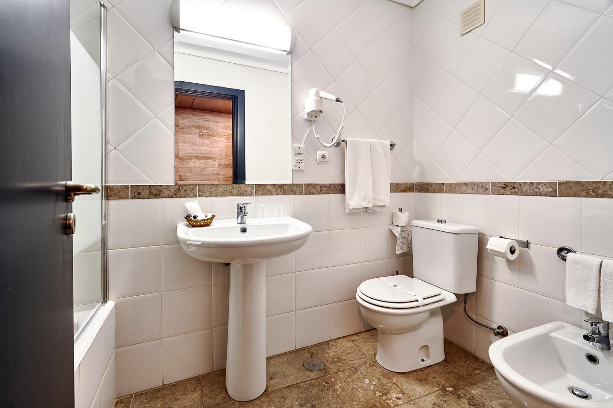 Jose Estevao Hotel 55/55