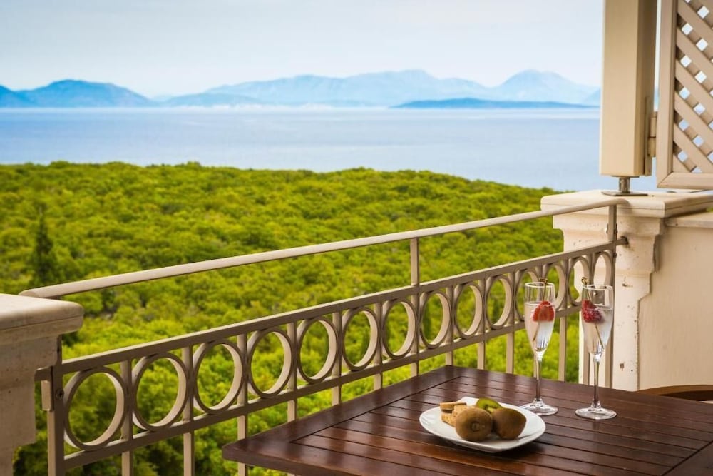 Almyra Hotel 38/44