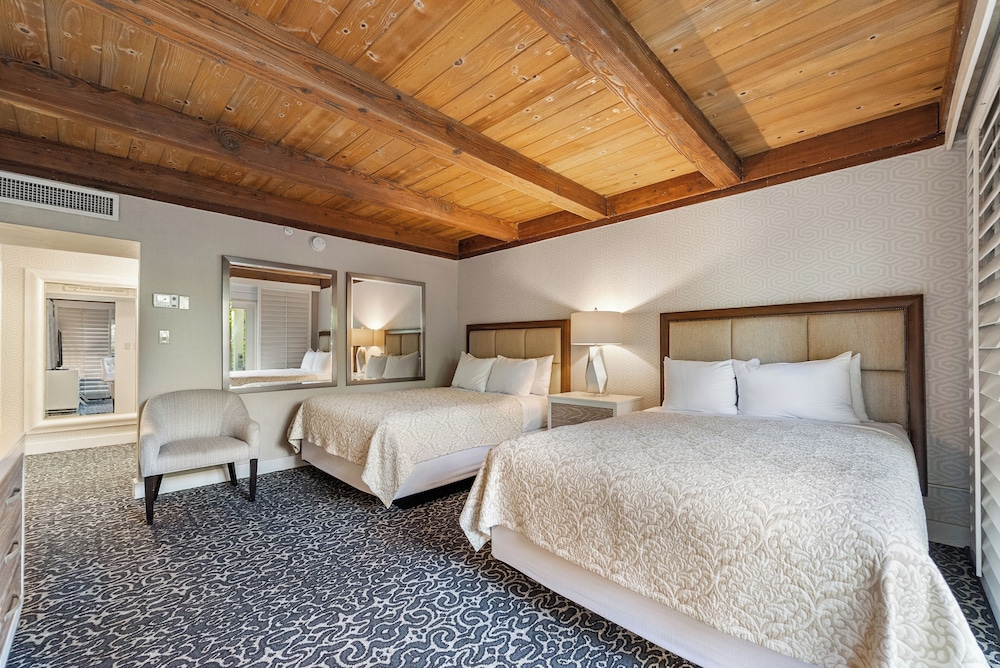 STANDARD, 2 QUEEN BEDS, BAY VIEW