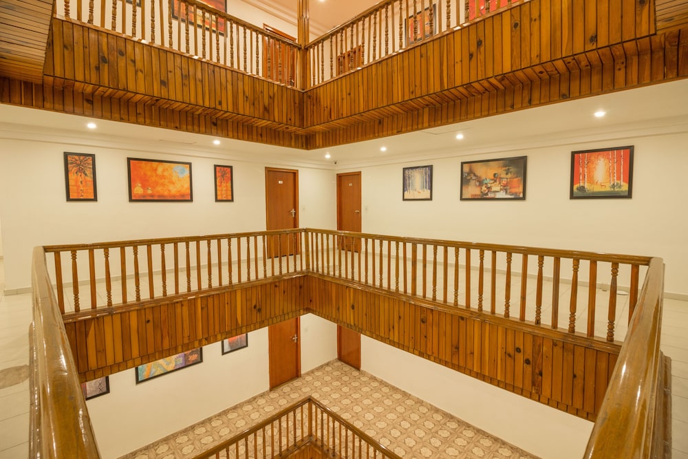 Golden Tulip Manali 10/92