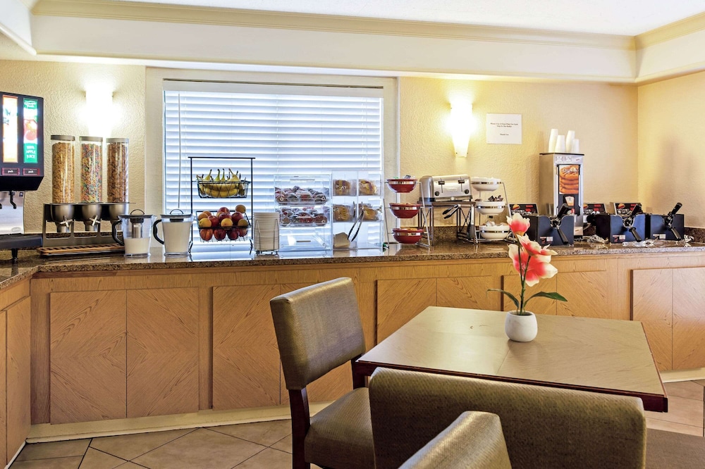 Rodeway Inn College Station, TX 26/37