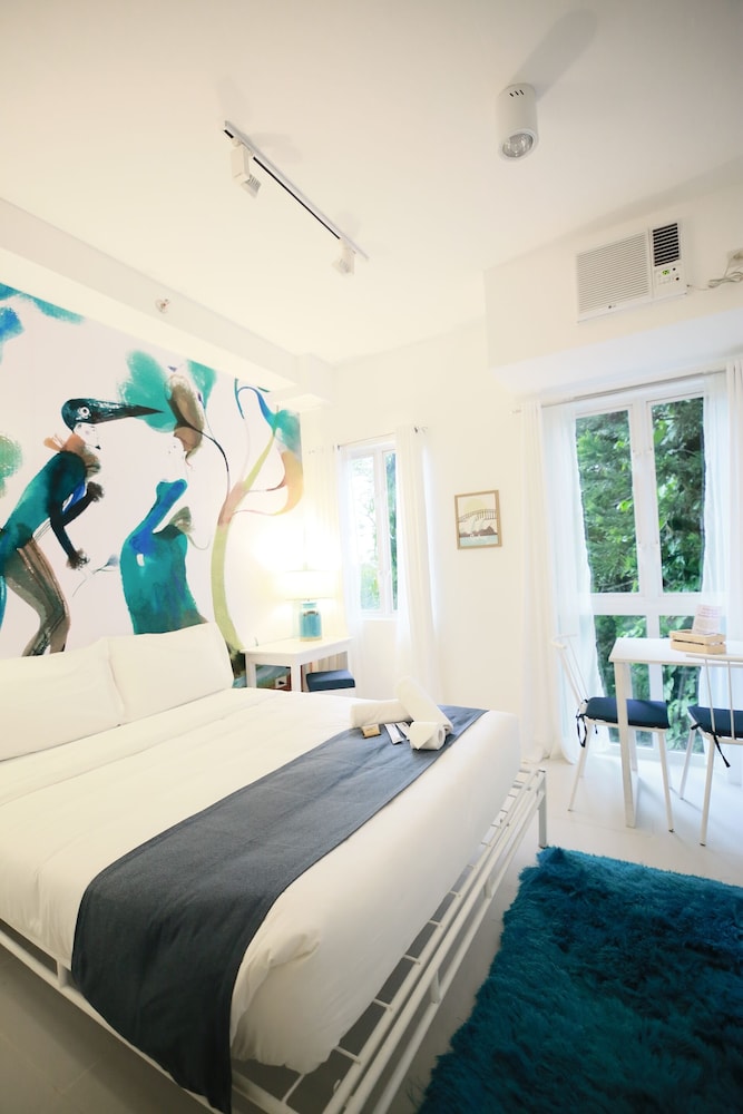 DELUXE, QUEEN BED