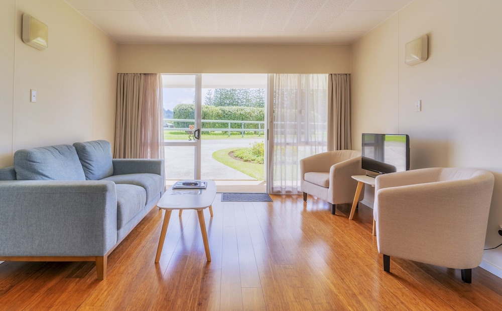 Aloha Apartments 38/61