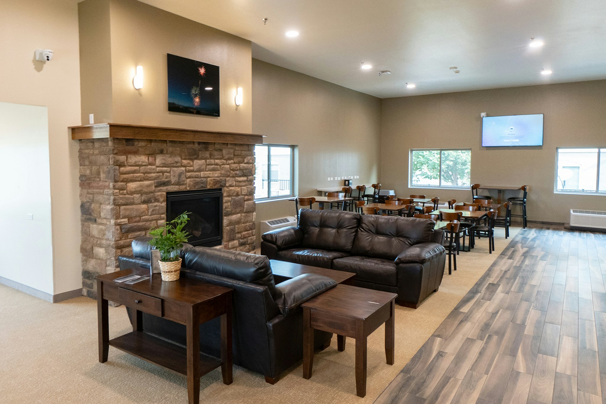 Cobblestone Hotel & Suites-Sheldon 17/27