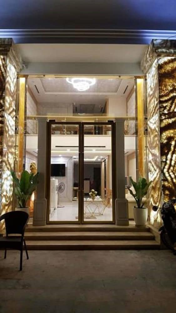 Ruby Hotel 6/61