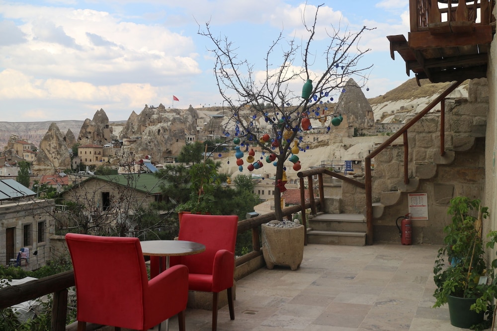 Antique Terrace Suites 34/50