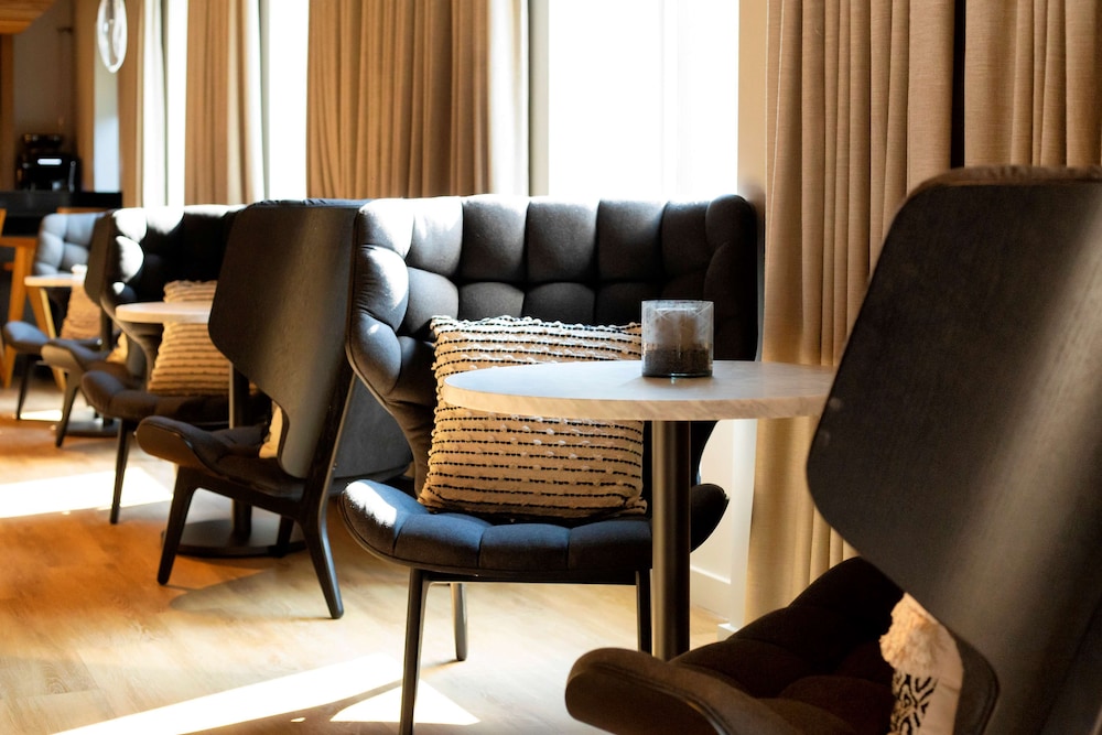 The Lloyd Stamford Tapestry Collection By Hilton 33/48