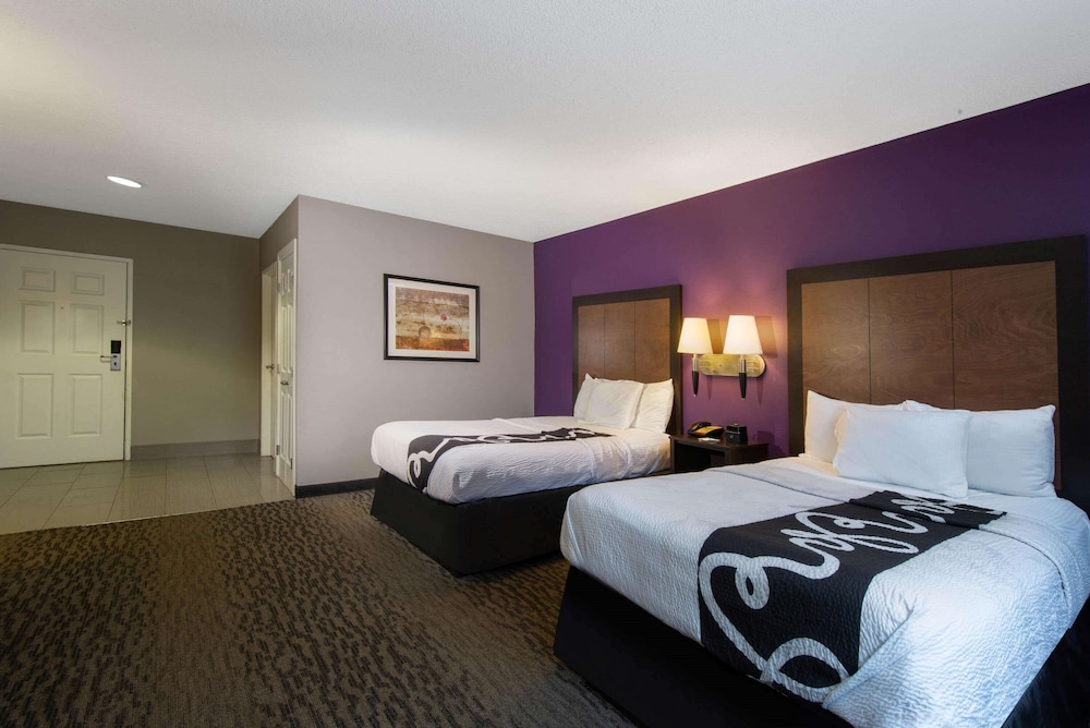 La Quinta Inn & Suites by Wyndham Erie 10/51