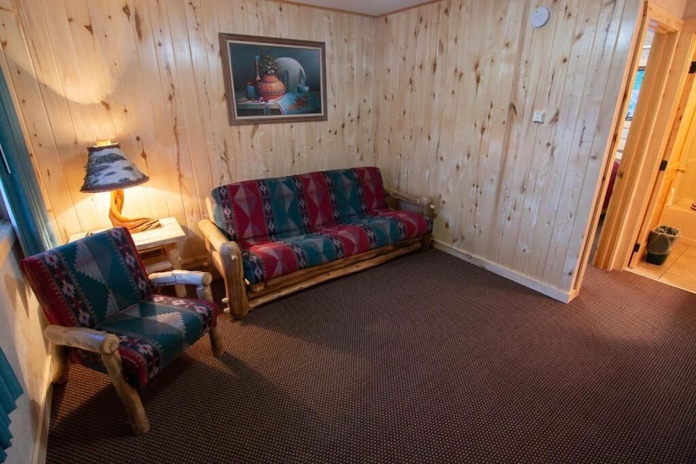 Spirit Lake Lodge and Snowmobile Rentals 39/63