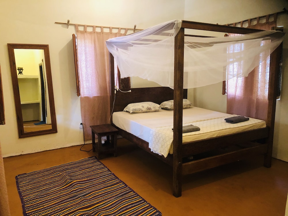 Casa Umoja Guesthouse 10/50