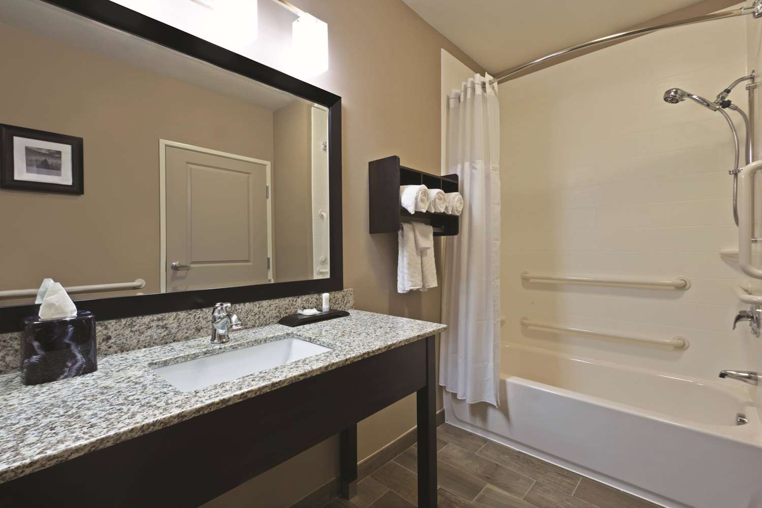 La Quinta Inn Suites Paducah 57/58