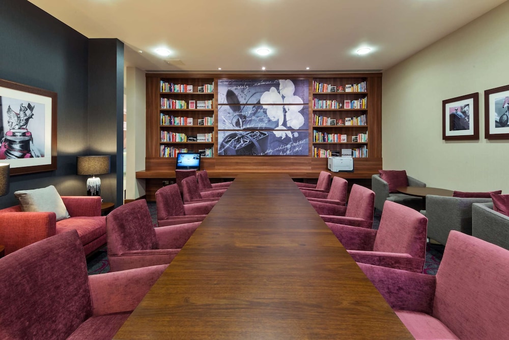 HAMPTON BY HILTON LONDON LUTON AIRPORT 29/50