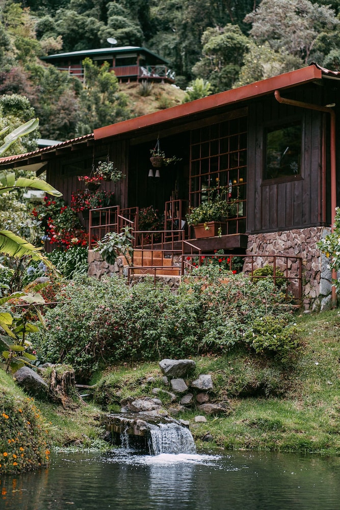 Trogon Lodge 30/46