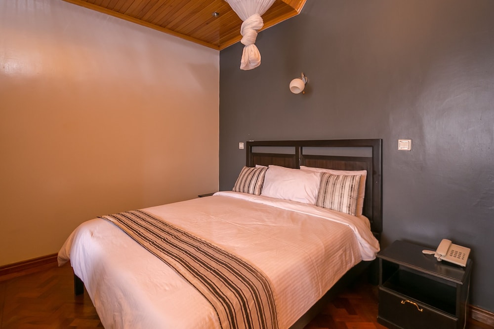 Meltonia Luxury Suites 10/50