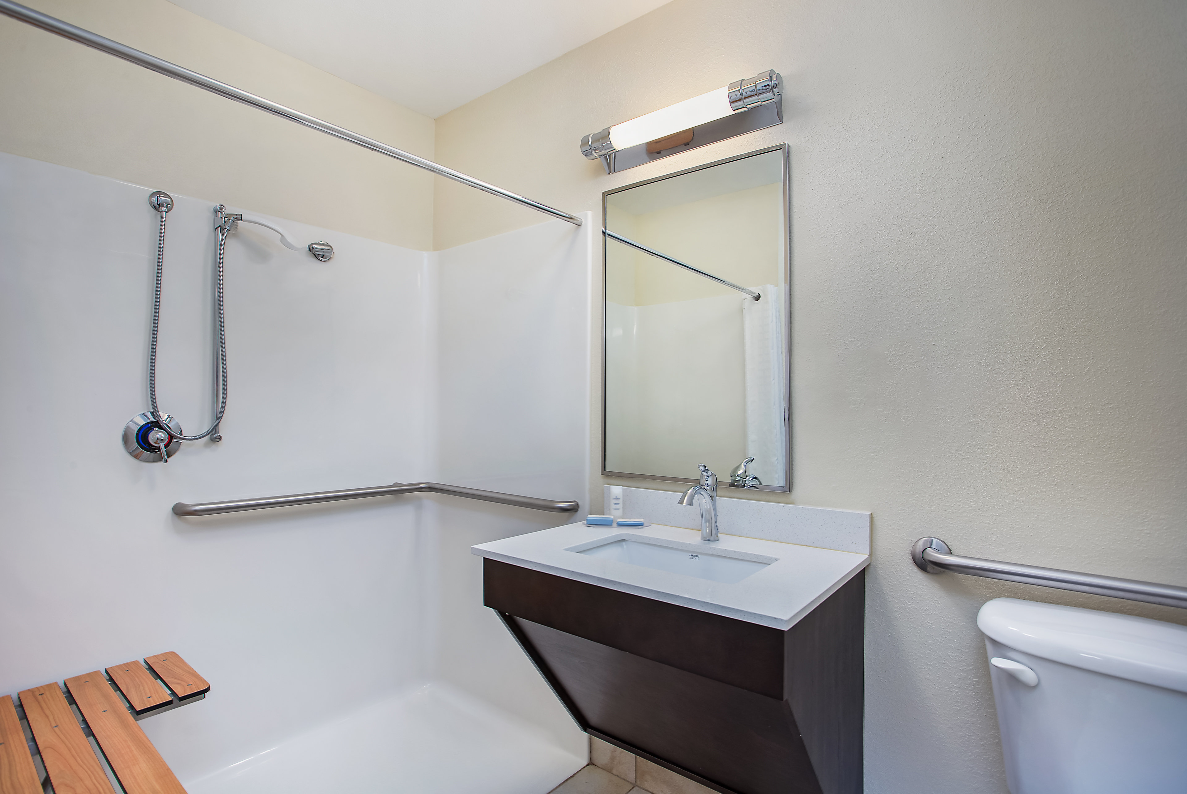 CANDLEWOOD SUITES BOWLING GREEN 68/69