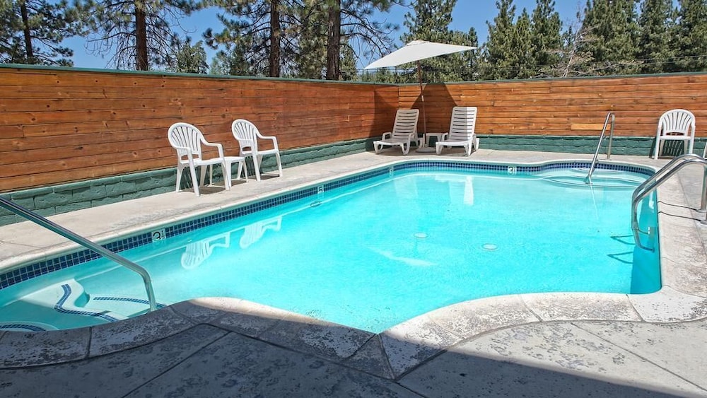 Getaways at Snow Lake Lodge 23/50