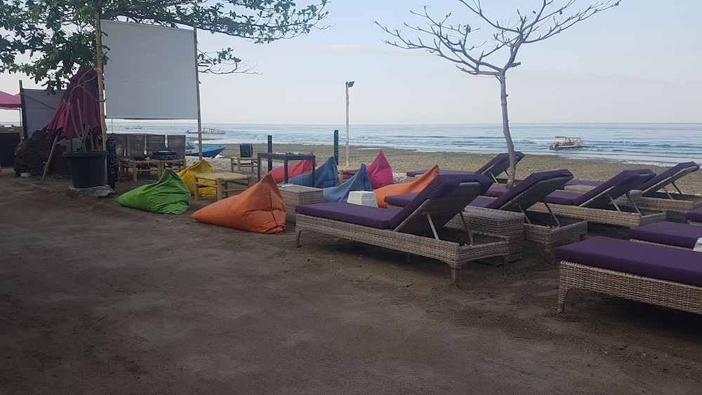Meno Mojo Beach Resort 41/43