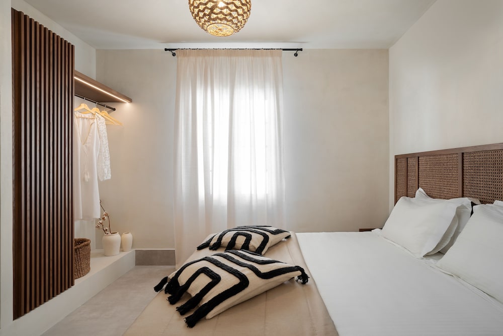 Polis of Naxos Stylish Suites 17/45