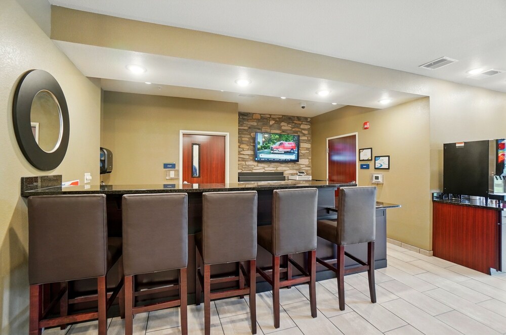 Cobblestone Hotel & Suites - Russells Point at Indian Lake 29/50