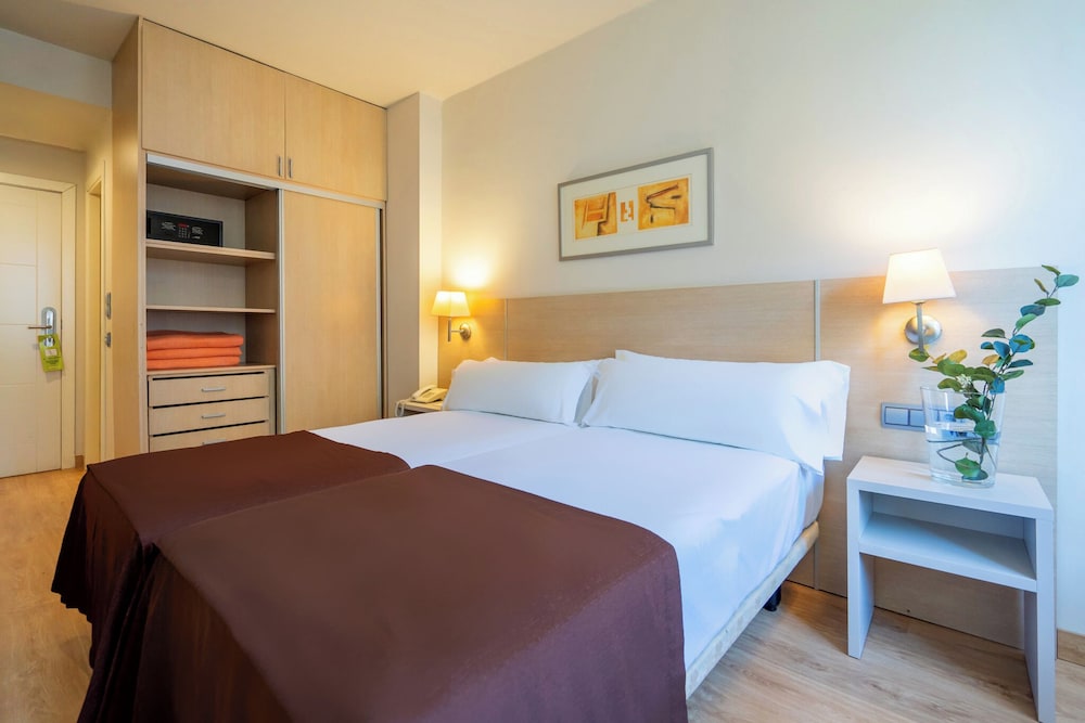 Glories Hotel 29/66
