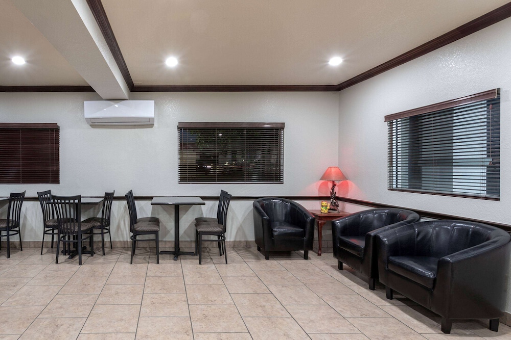Super 8 By Wyndham Amarillo Central Tx 44/57