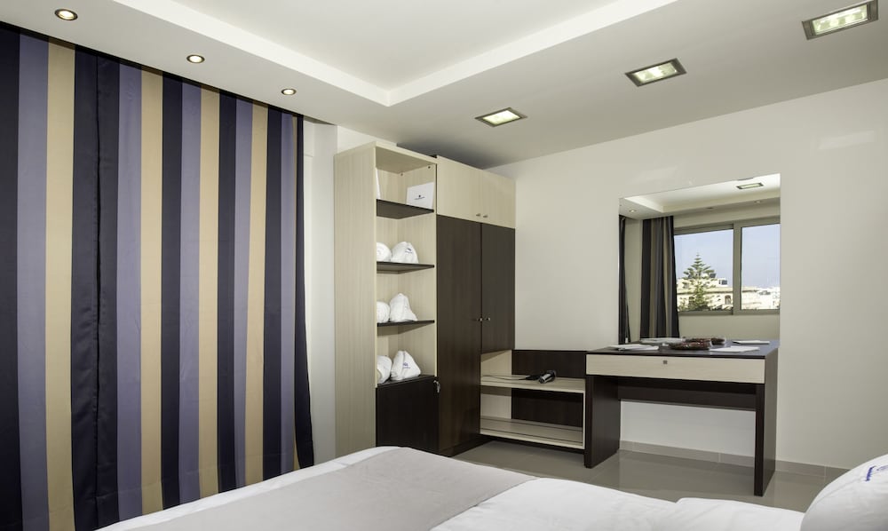 Rhodes Central Suite 10/38