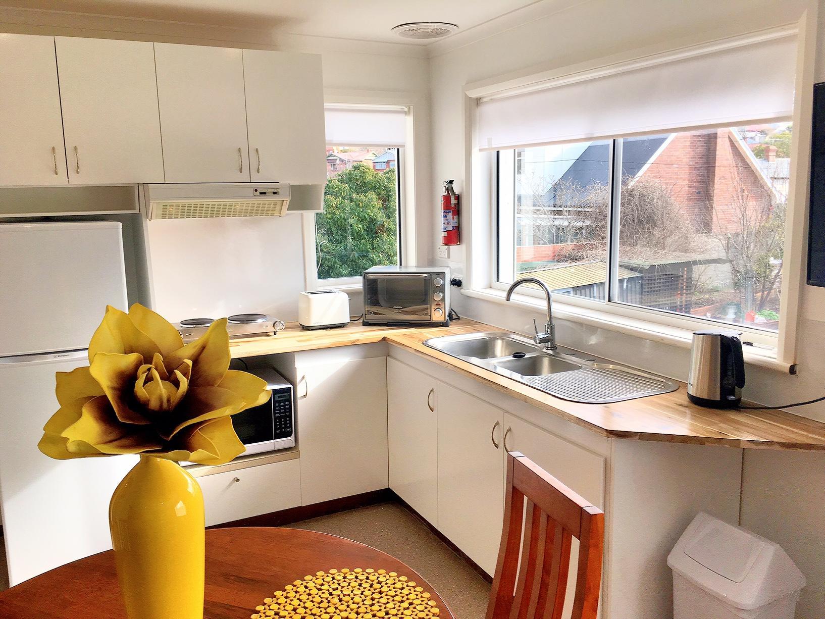 Studio, Apartment
