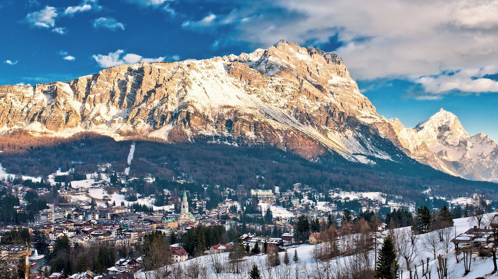 Hotel Alaska Cortina 55/60