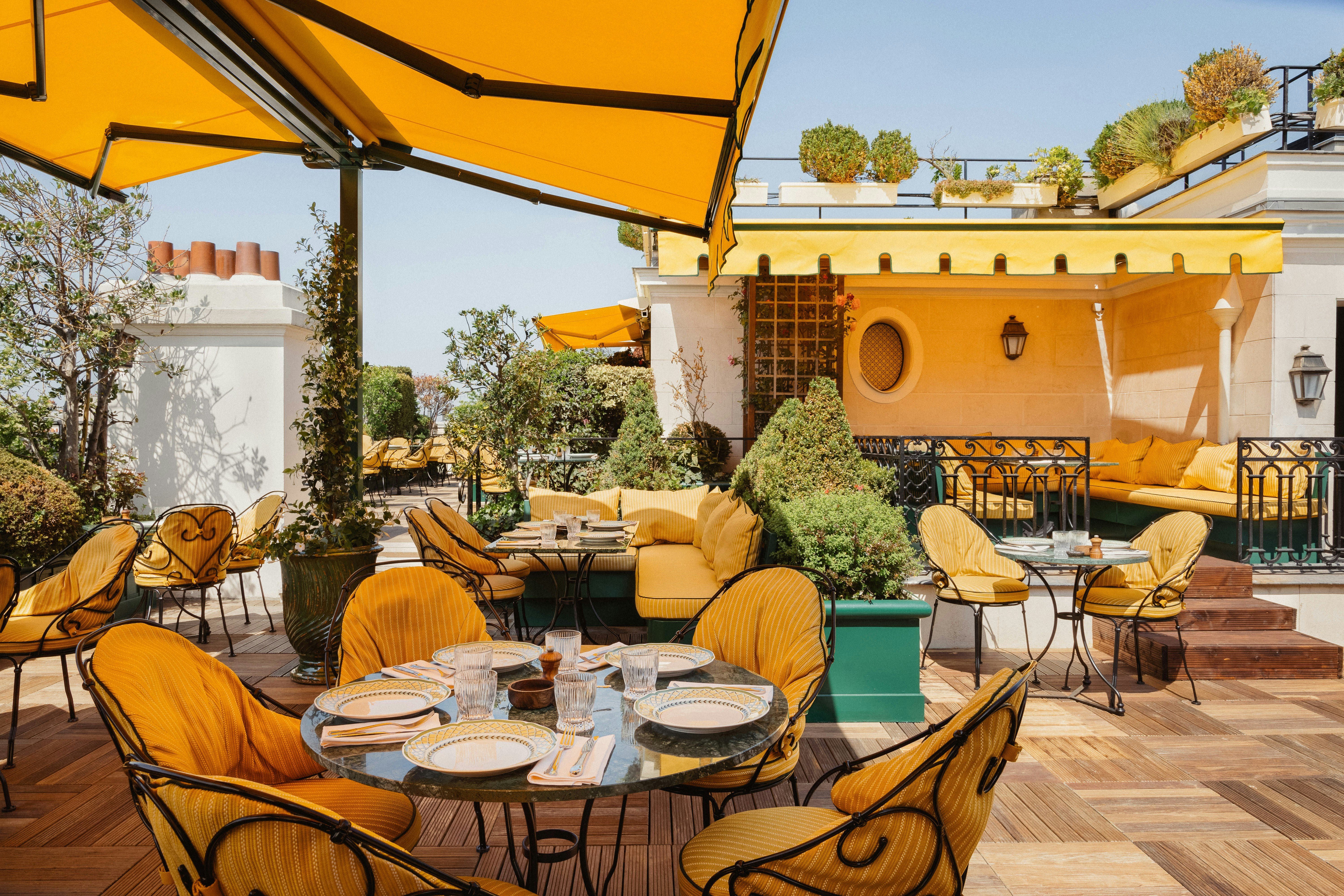 HOTEL RAPHAEL 64/80