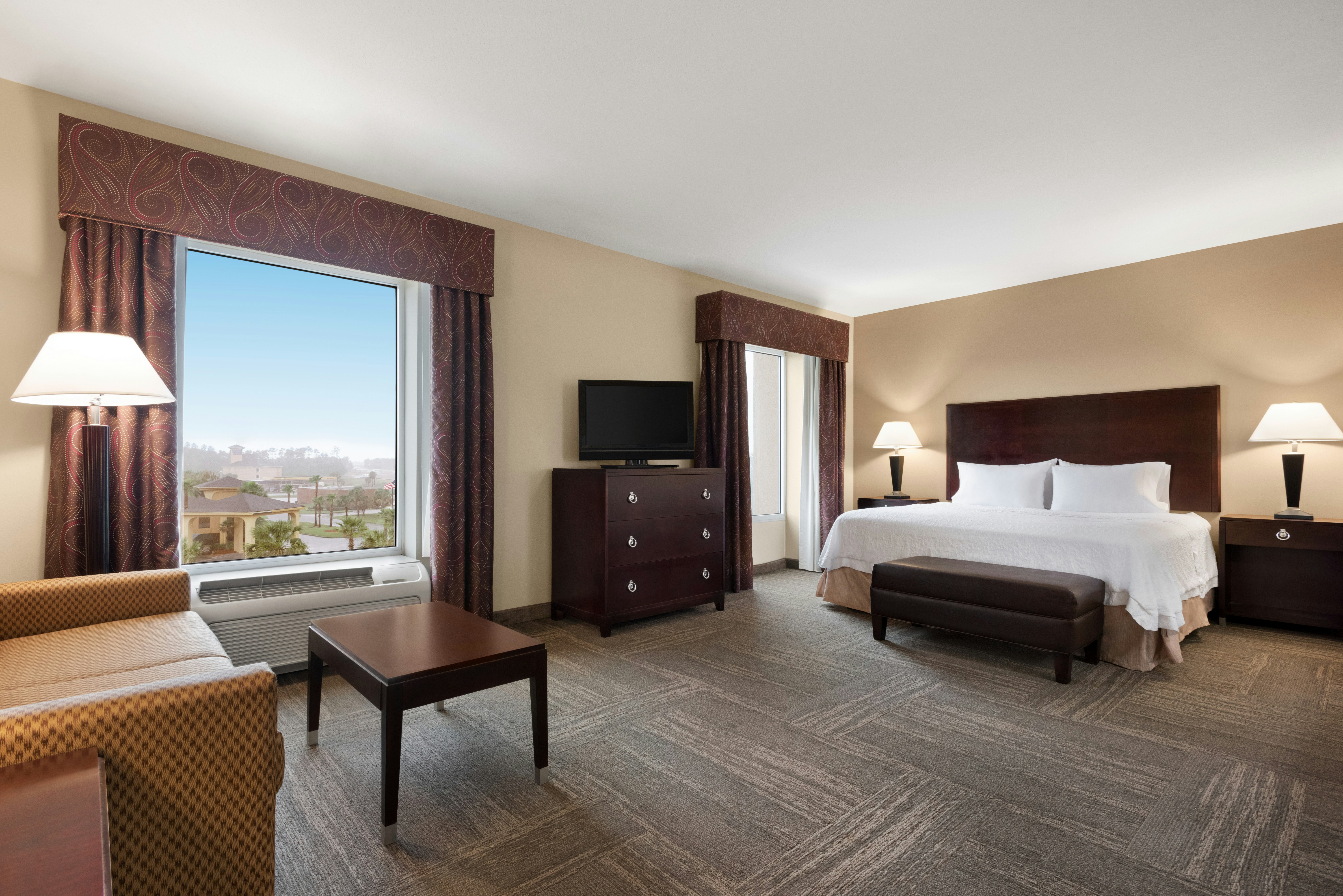 STUDIO, SUITE, KING BED