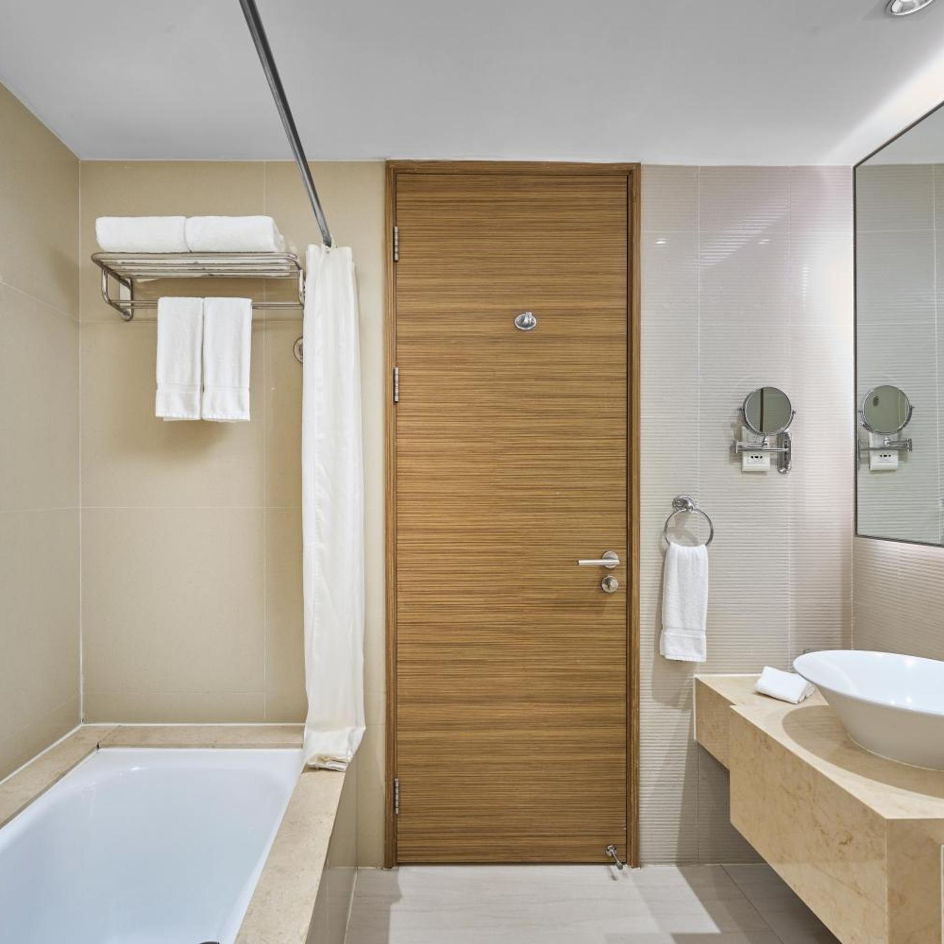 Comfortable Room King Bed، Four Points By Sheraton Shanghai Daning 8/8