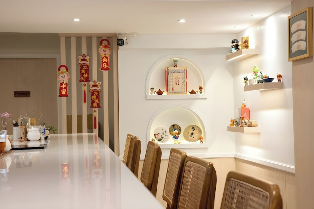 Zhennan Teabar Hotel 9/61
