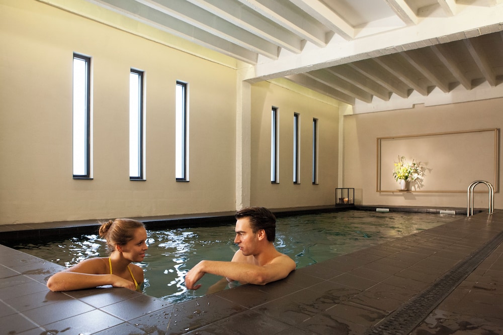 swimming pool spa