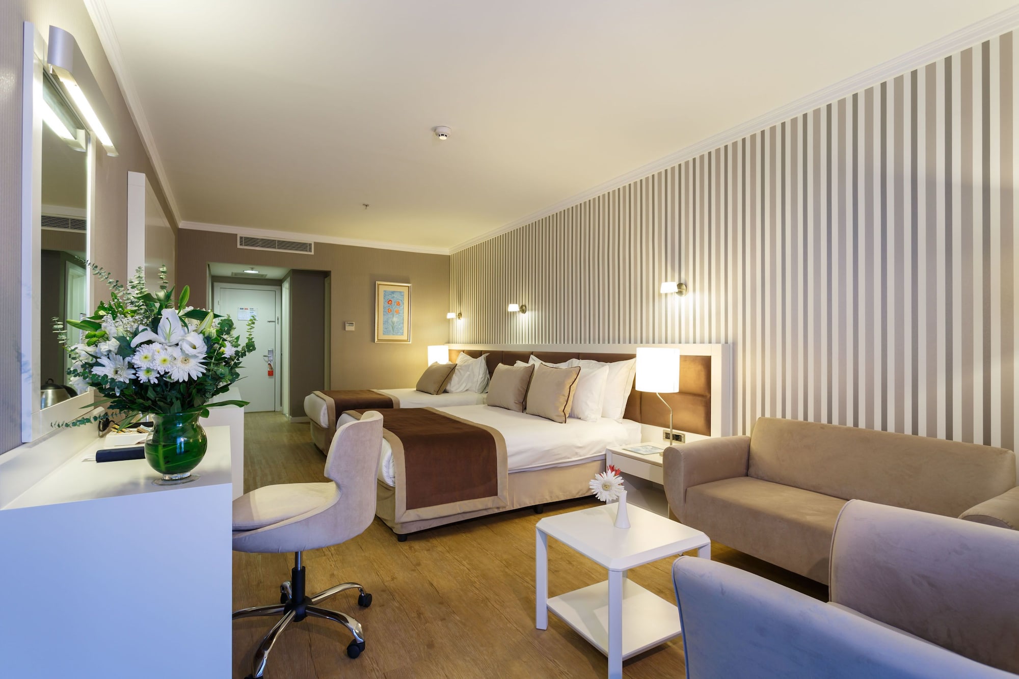 Room, Triple, 1 Double and 1 Single Bed, Murphy Bed، Byotell Hotel Istanbul 8/10