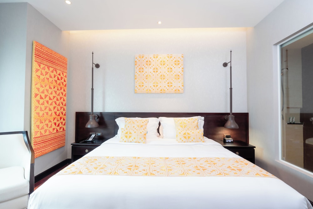 DELUXE, DOUBLE BED, CITY VIEW