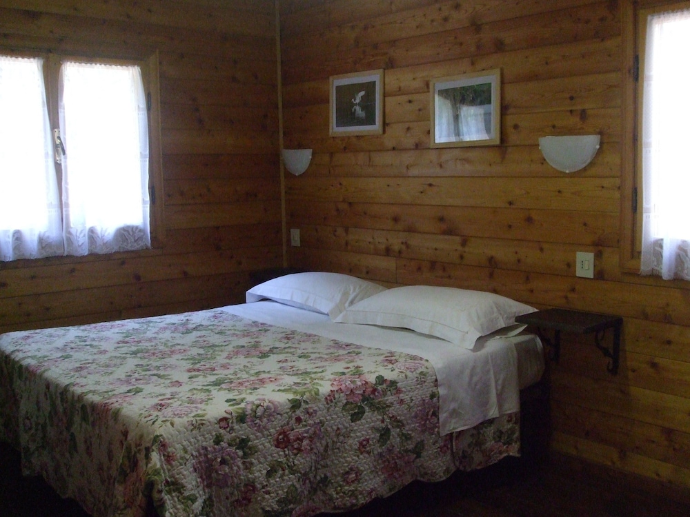 Room, 1 Queen and 1 Bunk Bed, Garden View
