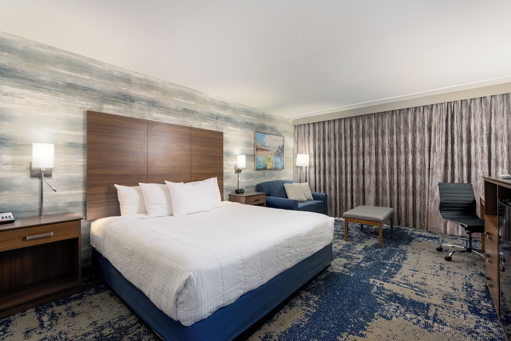 PREMIUM, KING BED, BALCONY
