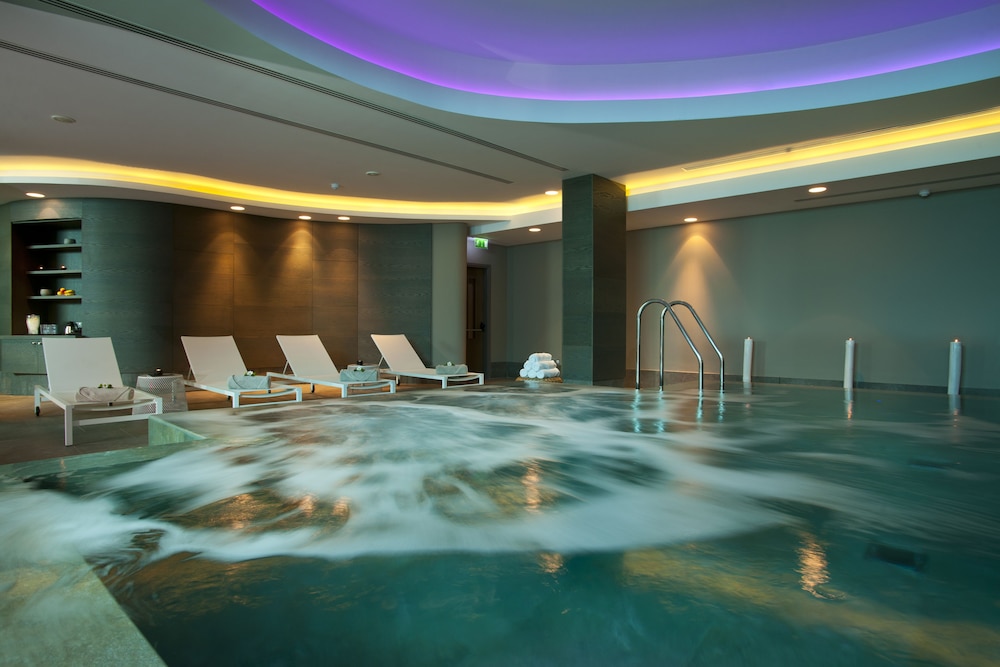 swimming pool spa