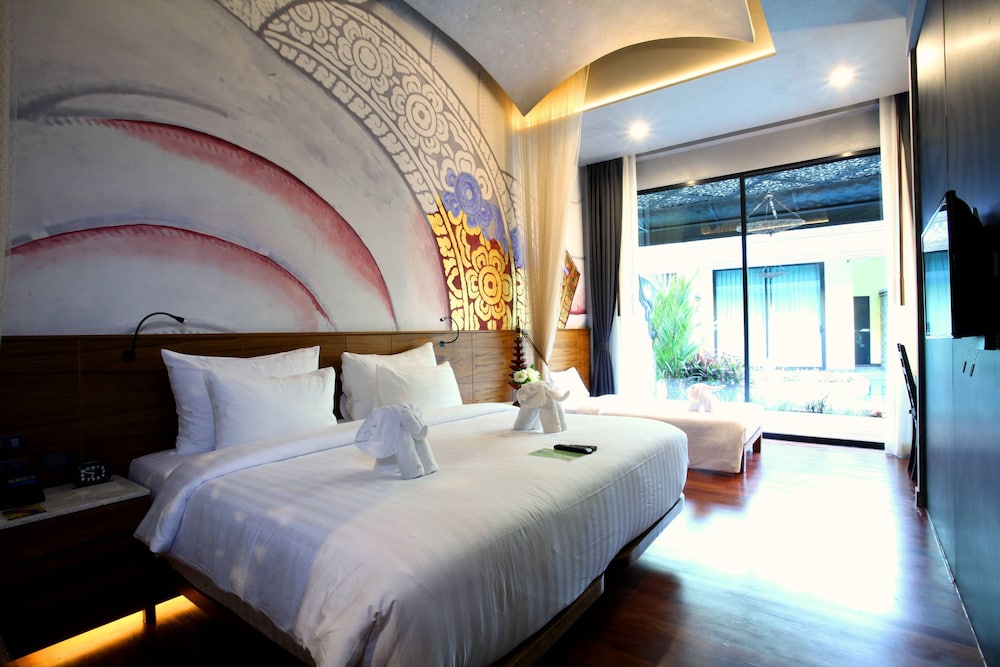 CABANA, SUITE, POOL ACCESS