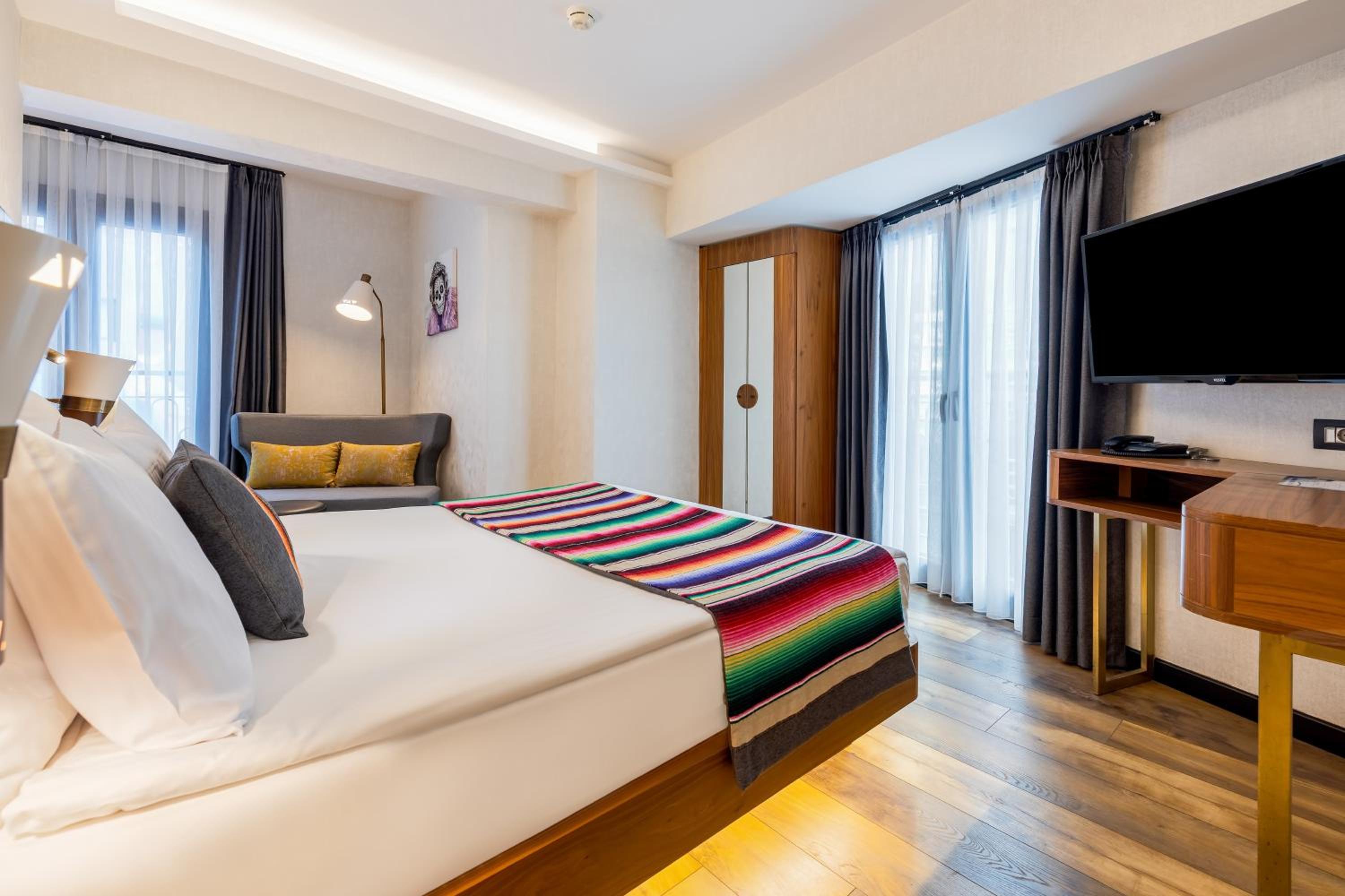 Deluxe, King Bed