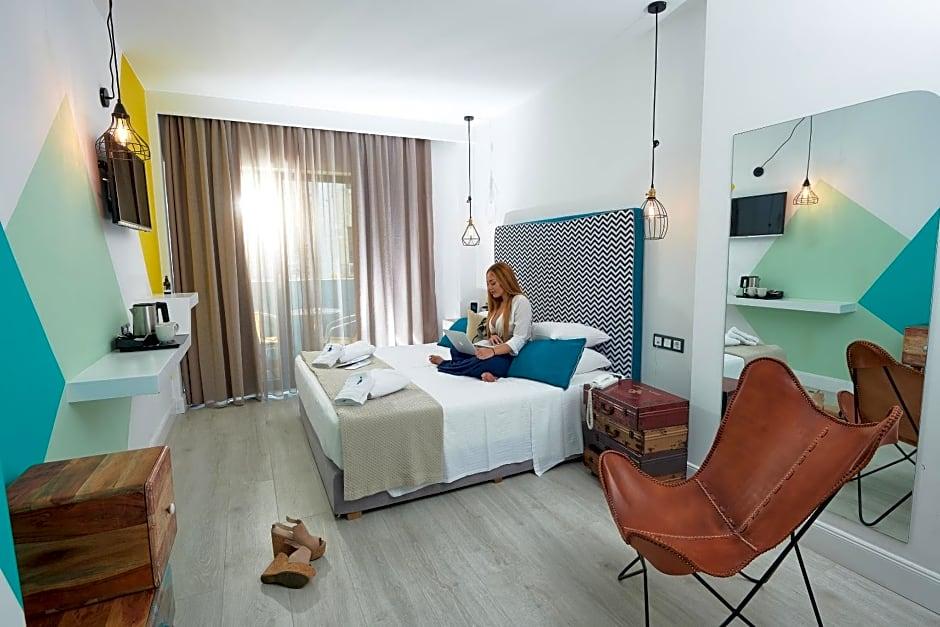 Blue Bottle Hotel 17/90